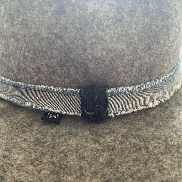 Wide brimmed wool hat - Picture 2 of 5